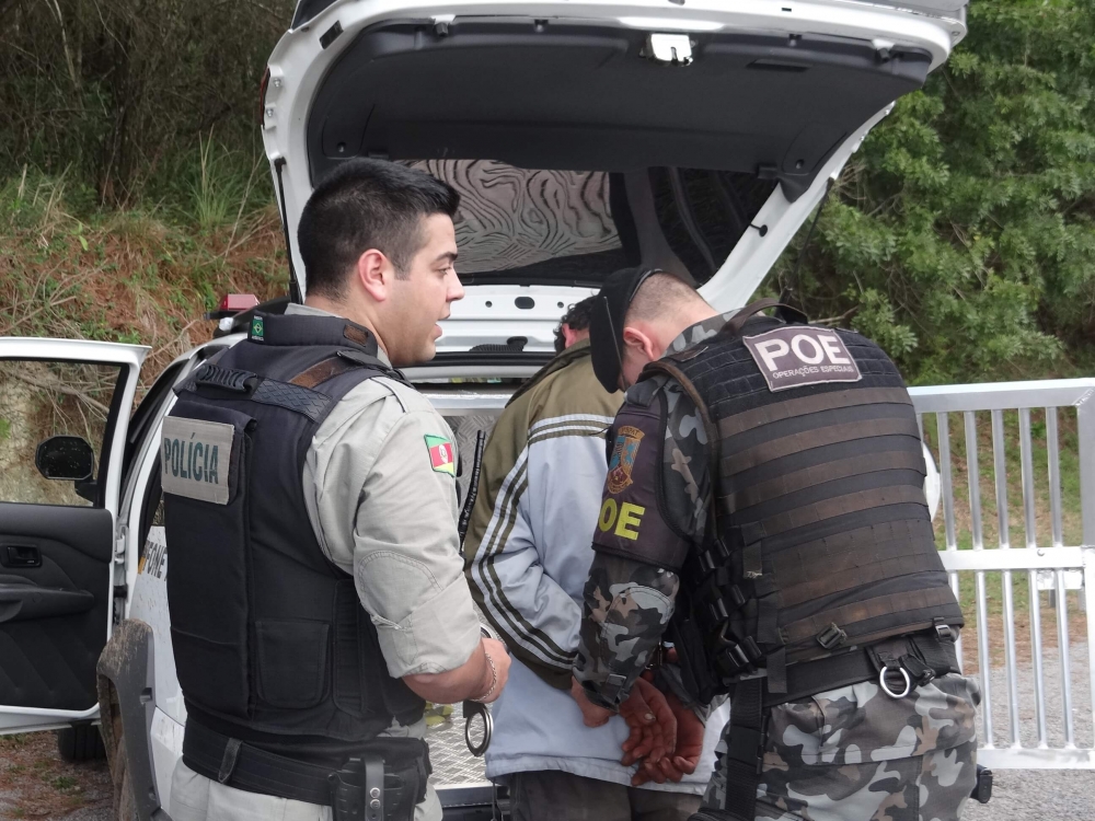 Brigada Militar cerca o bairro Fenachamp e prende criminoso