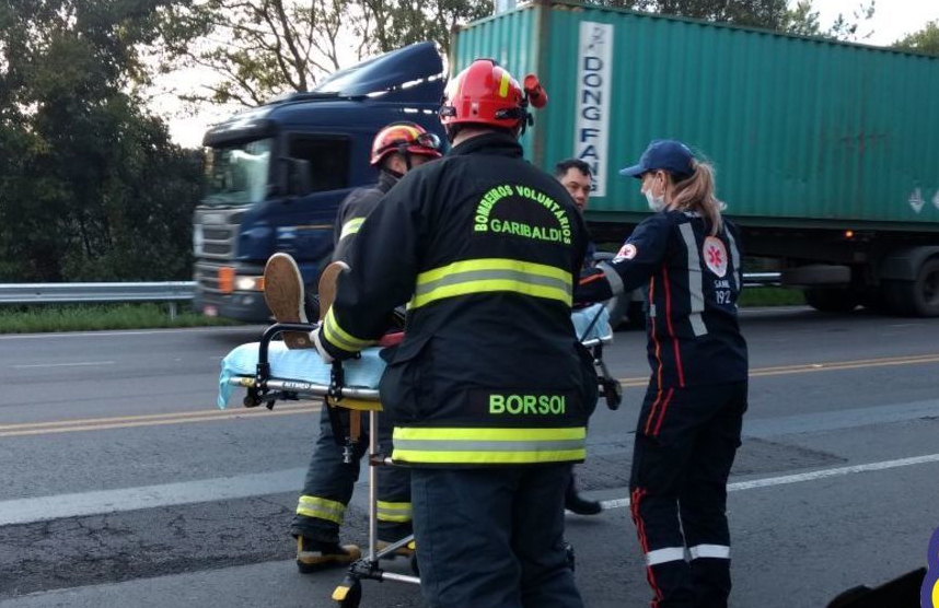 Jovem fica ferido em acidente na BR 470 na manhã desta segunda-feira