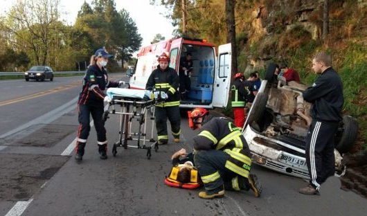 Jovem fica ferido em acidente na BR 470 na manhã desta segunda-feira