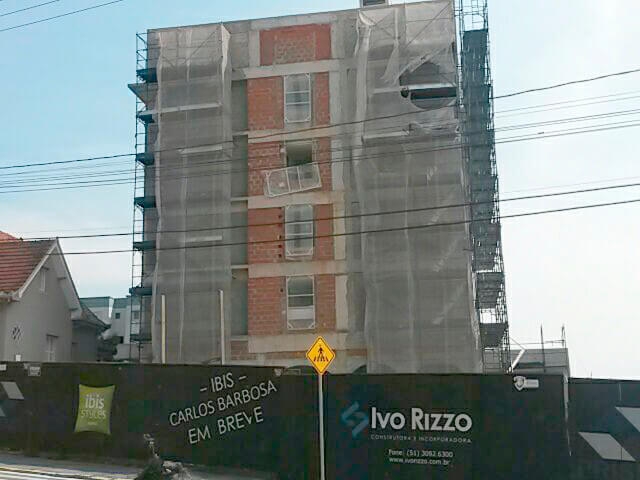 Obras no Hotel IBIS de Carlos Barbosa estão atrasadas