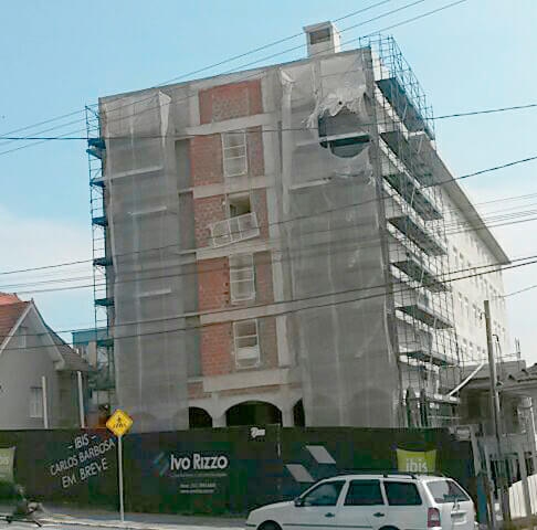 Obras no Hotel IBIS de Carlos Barbosa estão atrasadas