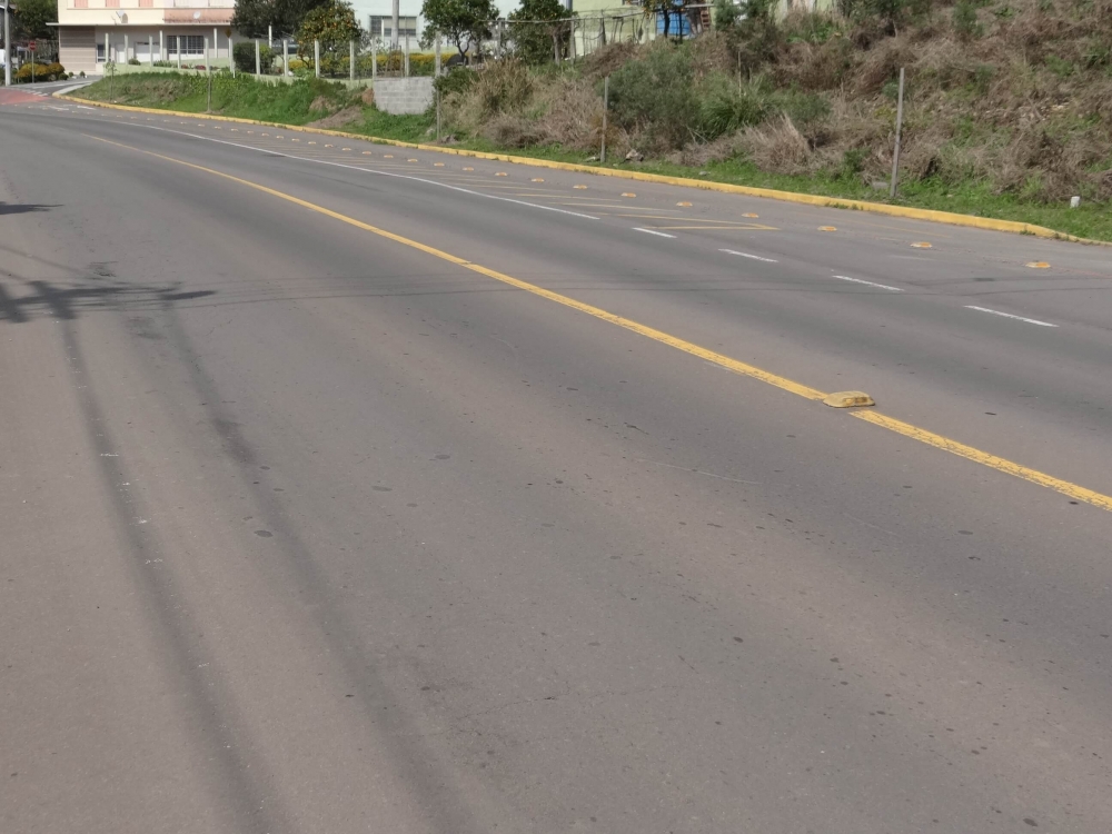 Sinalização confusa deixa ciclovia do bairro São Paulo perigosa