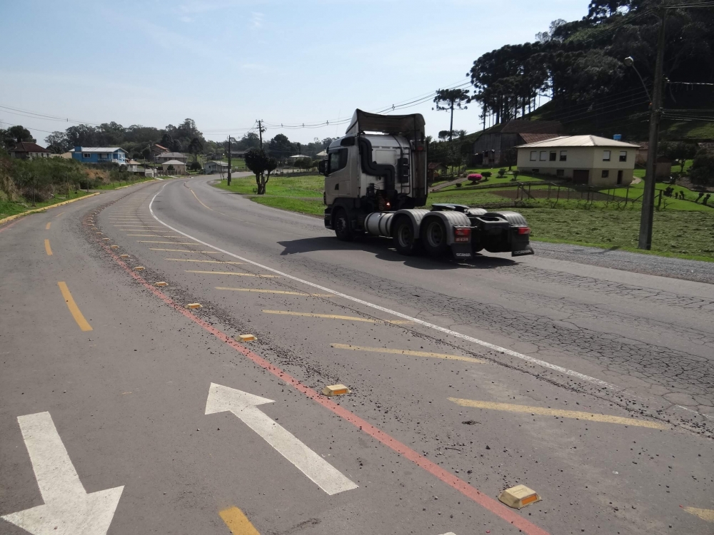 Sinalização confusa deixa ciclovia do bairro São Paulo perigosa