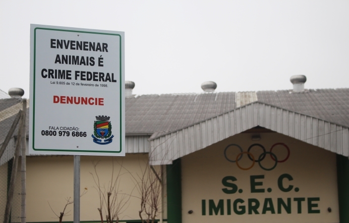 Instaladas placas coibindo o envenenamento de animais em Bento Gonçalves