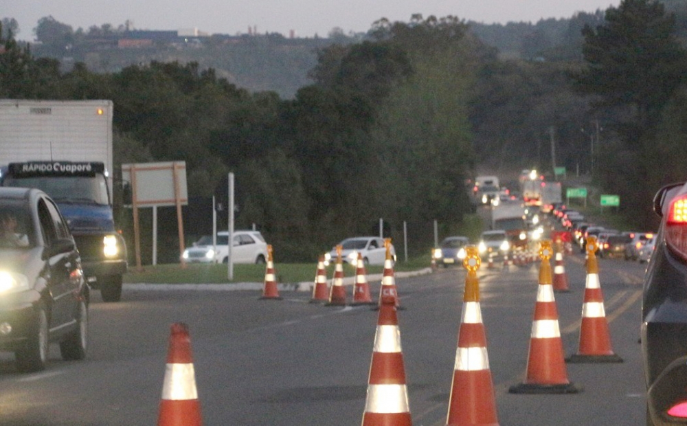 Obras no Trevo da Telasul faz PRF reforçar sinalização na BR 470