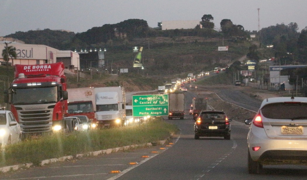 Obras no Trevo da Telasul faz PRF reforçar sinalização na BR 470