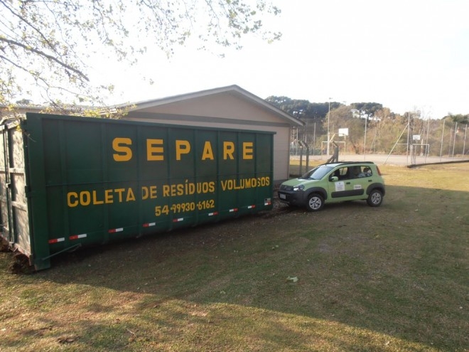 Contêiner de coleta está no bairro Chácaras/Vale dos Pinheiros