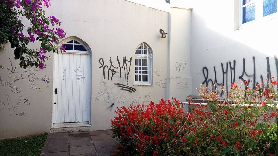 Igreja de Farroupilha precisou ser cercada para evitar vandalismo e drogas