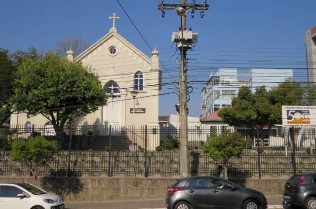 Igreja de Farroupilha precisou ser cercada para evitar vandalismo e drogas