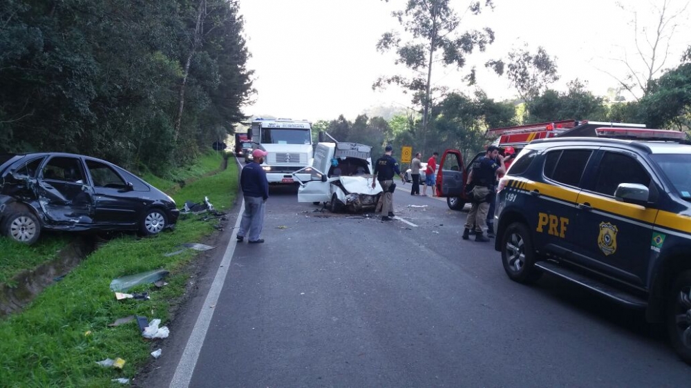 Três pessoas ficam feridas em acidente na BR- 470 em Carlos Barbosa