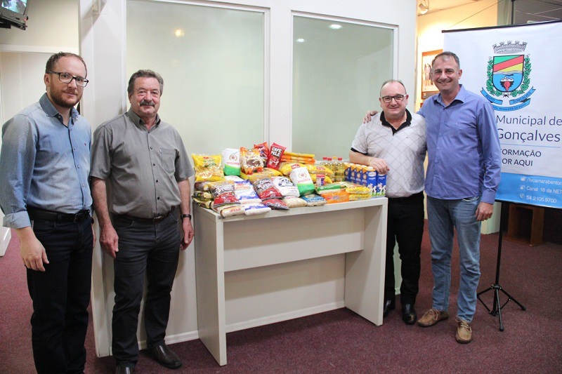 Câmara de Bento entrega alimentos arrecadados em campanha