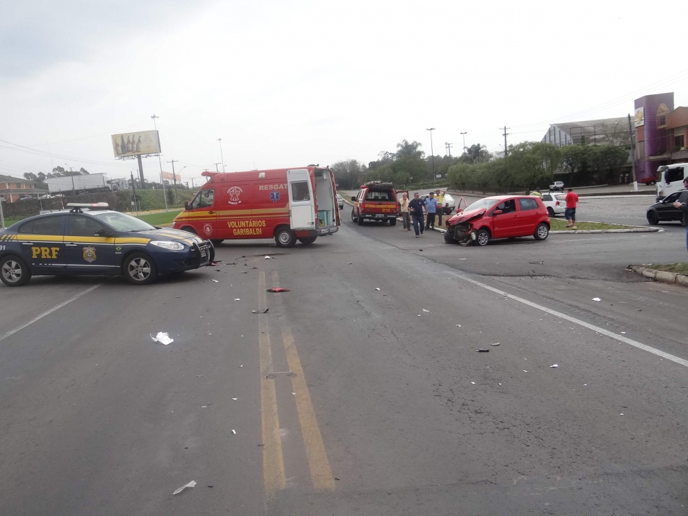 Acidente na BR 470 em Garibaldi deixa dois feridos