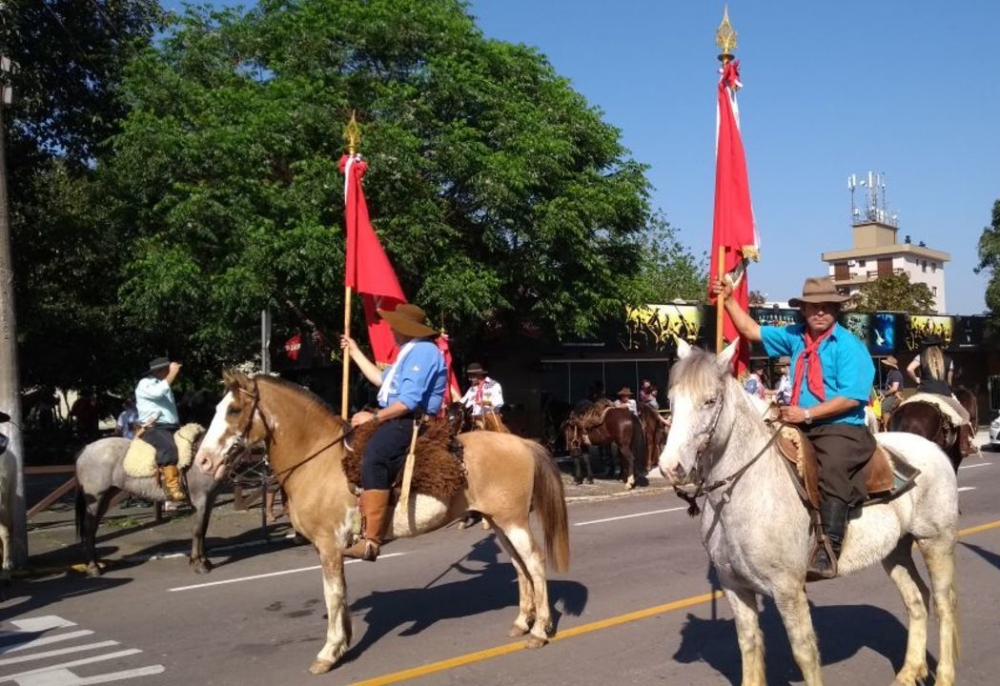 Cavalgada movimenta feriado Farroupilha em Bento