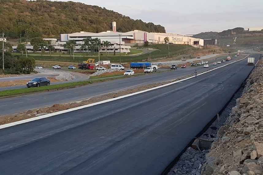 Prometido para final de setembro, trevo da Telasul ainda não está pronto