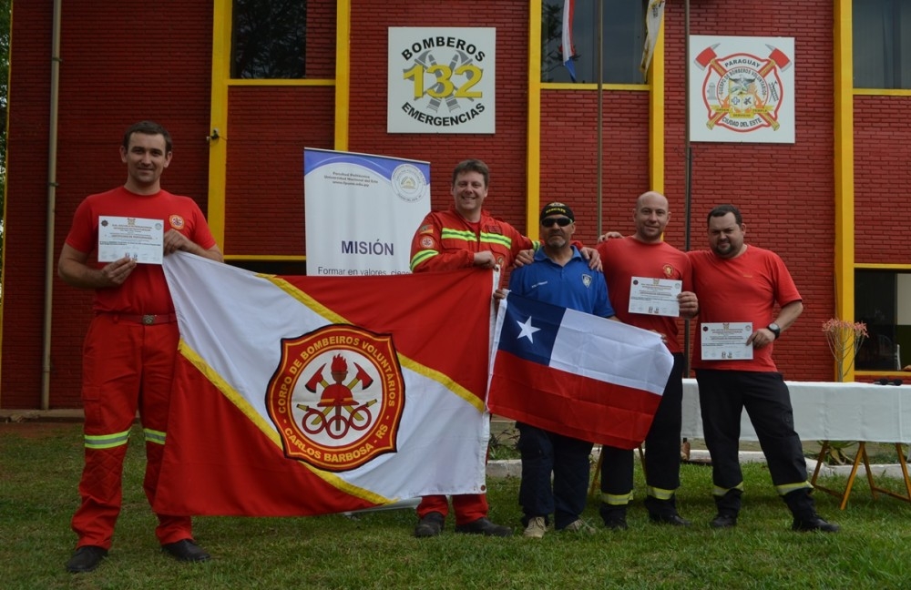 Bombeiros barbosenses treinam combate a incêndio no Paraguai 