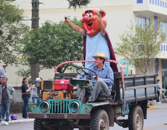 Desfile marca os 123 anos de Bento Gonçalves