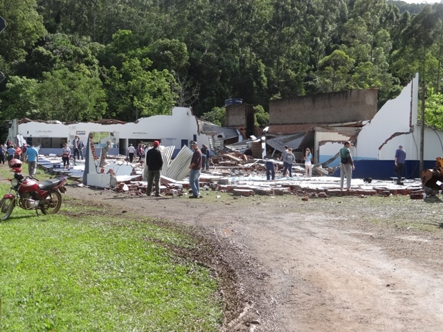 Forte temporal causa danos em municípios da região