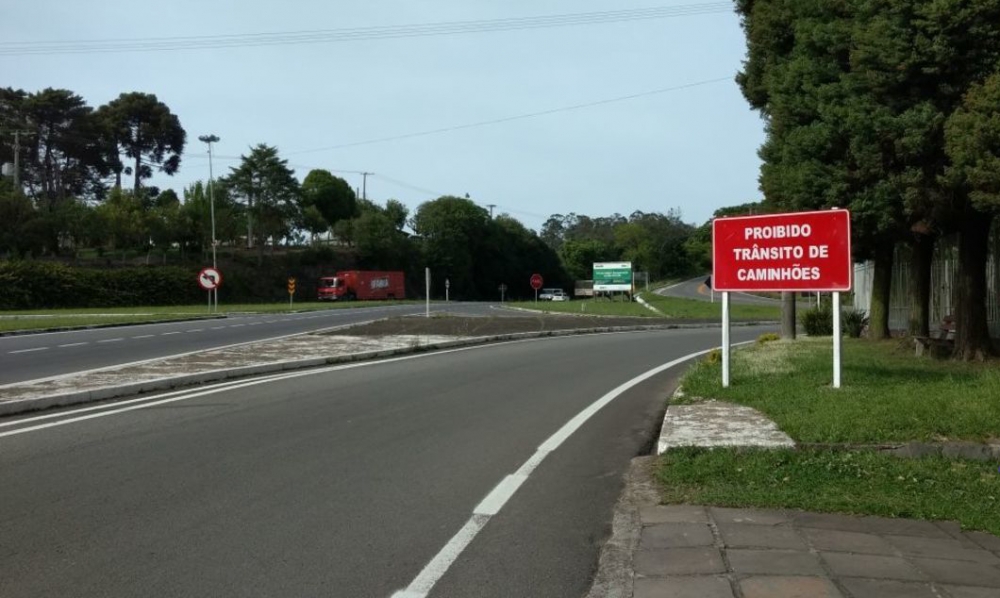 Após acidentes, DAER reforça proibição no trânsito de caminhões na ERS-431