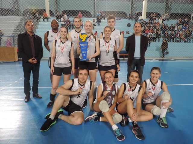 Equipe Mini Gibas é campeã do municipal de vôlei misto em Garibaldi