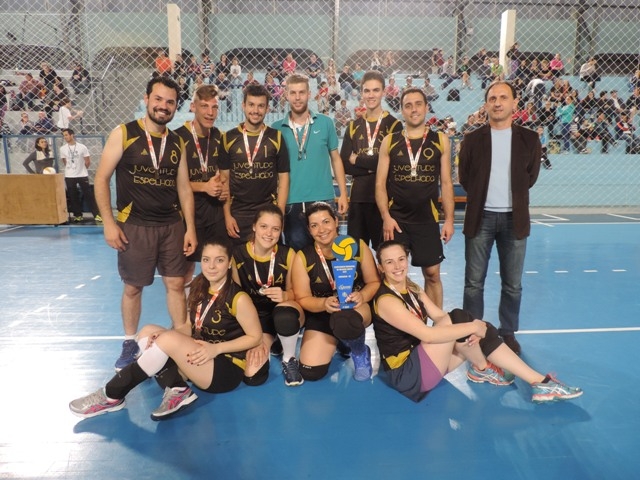 Equipe Mini Gibas é campeã do municipal de vôlei misto em Garibaldi