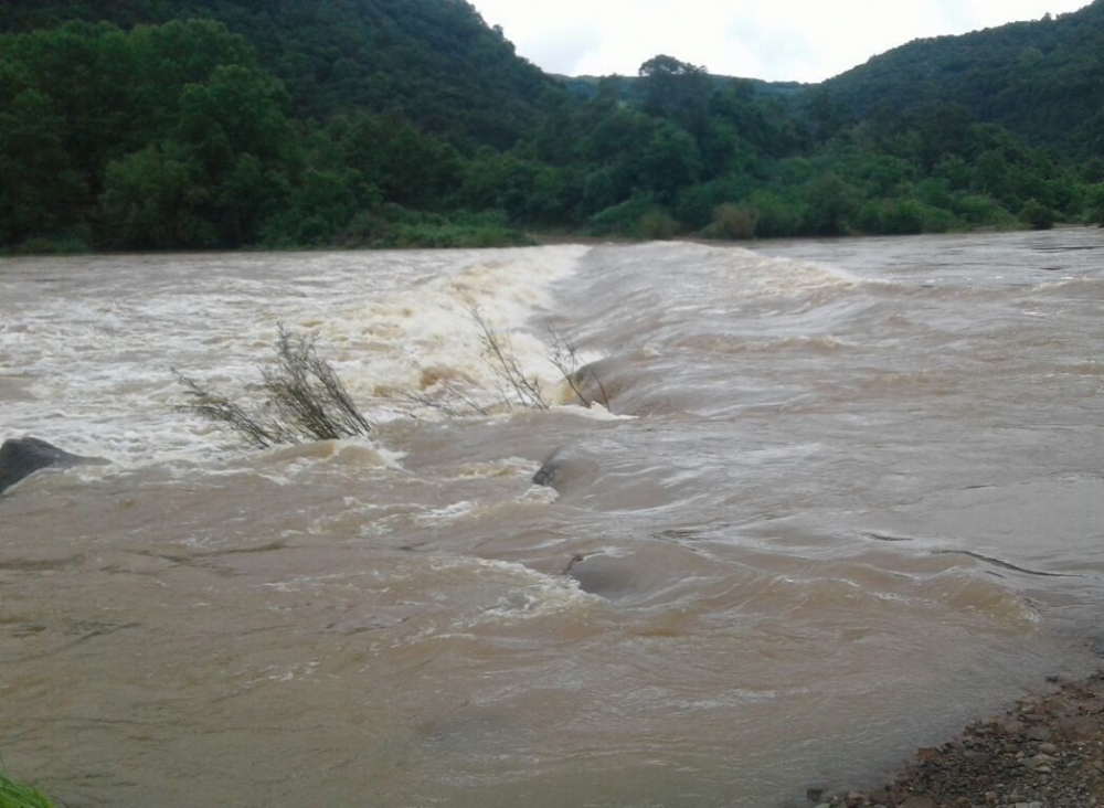 Ponte que liga Bento Gonçalves a Cotiporã continua submersa