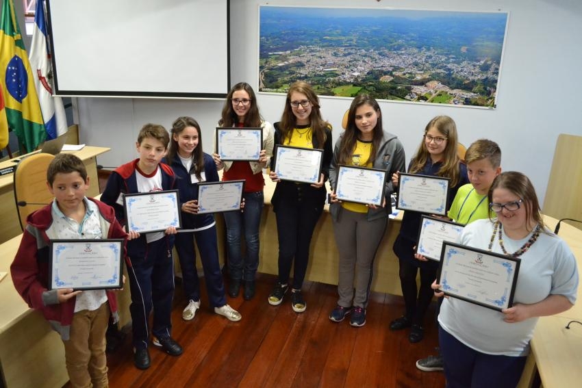 Nove estudantes foram Vereadores Mirins, em Garibaldi