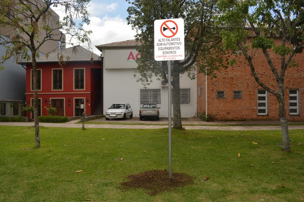 Placas de proibições são implantadas em Carlos Barbosa