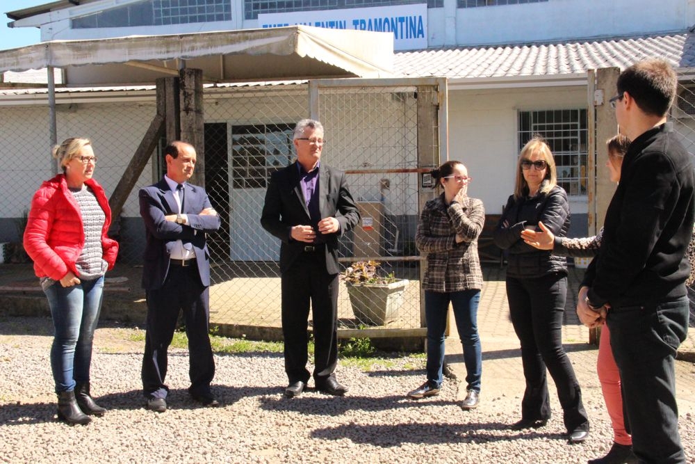 Em Garibaldi, escolas em obras recebem visitas do prefeito e secretários