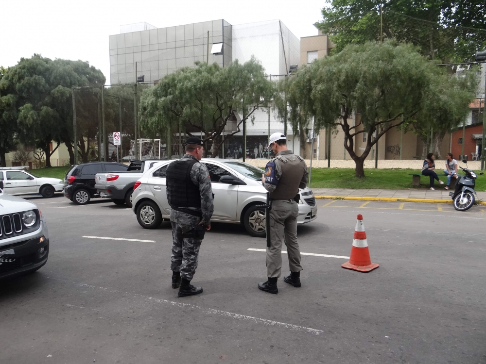 Brigada Militar faz Operação no Centro de Carlos Barbosa