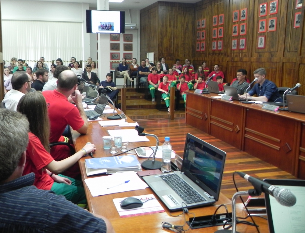 Bombeiros voluntários apresentam projeto na Câmara de Carlos Barbosa