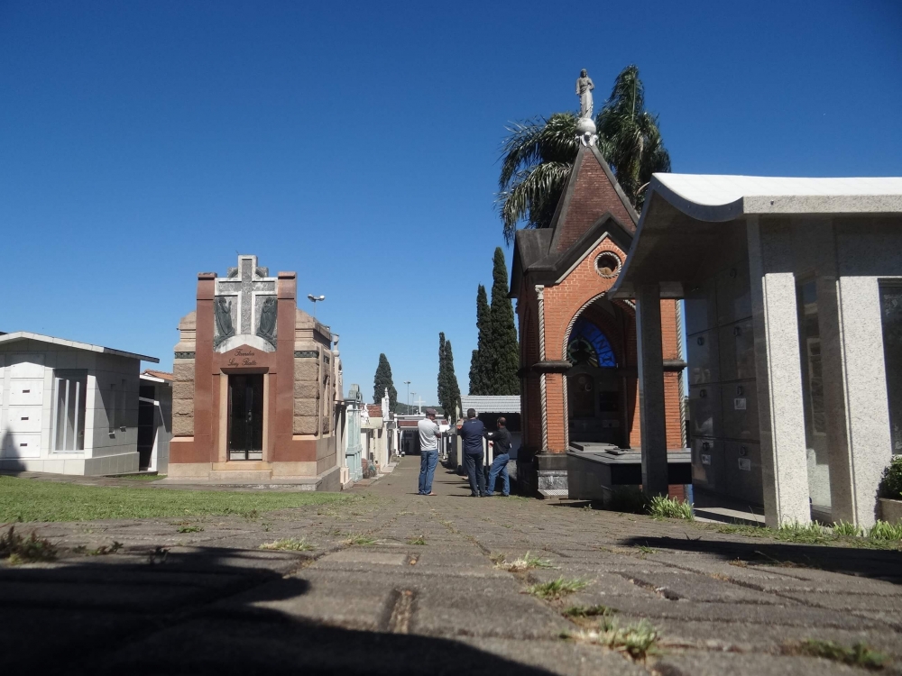 Há mais de 30 anos atuando no cemitério de Garibaldi