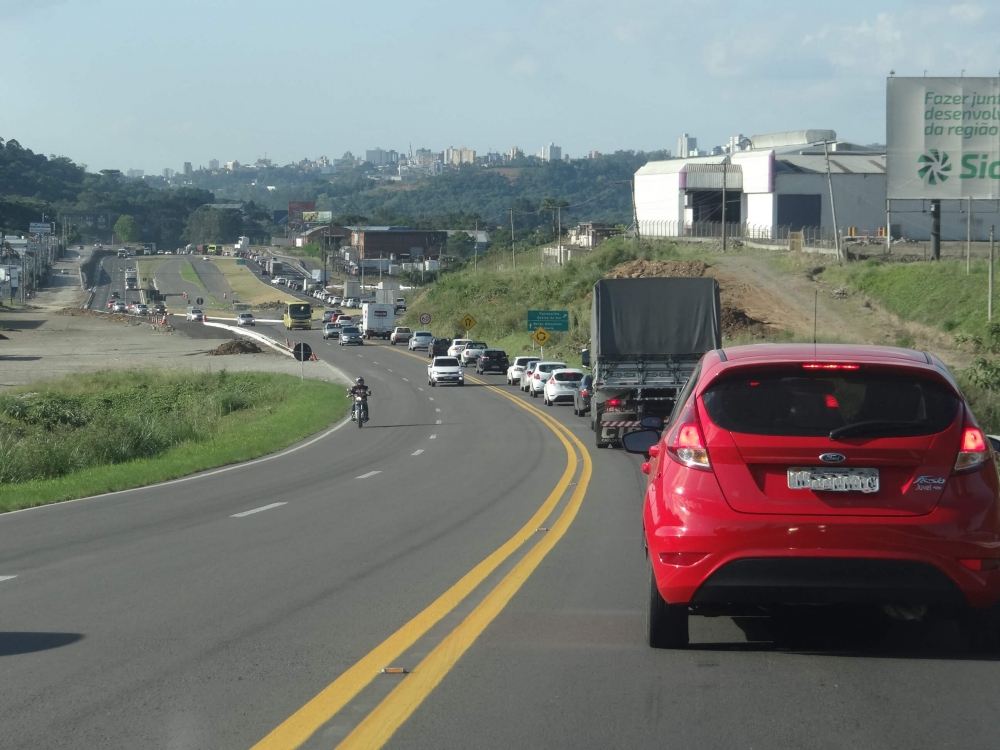 Trevo da Telasul ainda apresenta congestionamentos