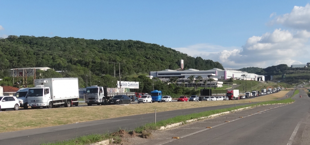 Trevo da Telasul ainda apresenta congestionamentos