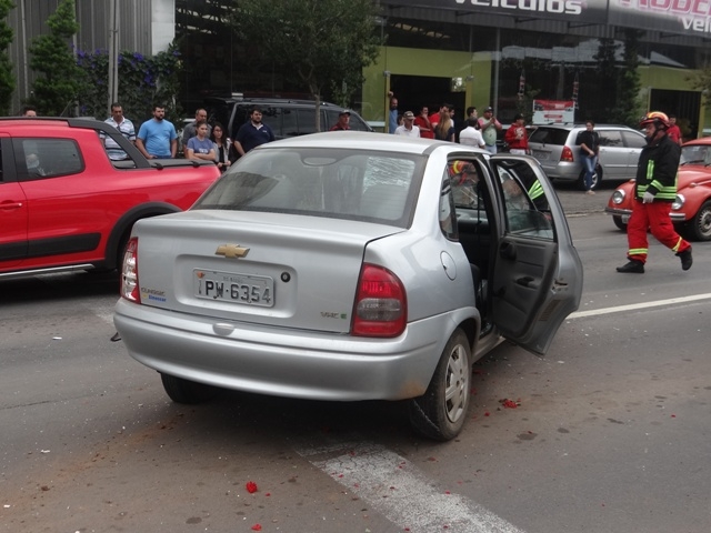 Acidente de trânsito envolve quatro veículos em Garibaldi