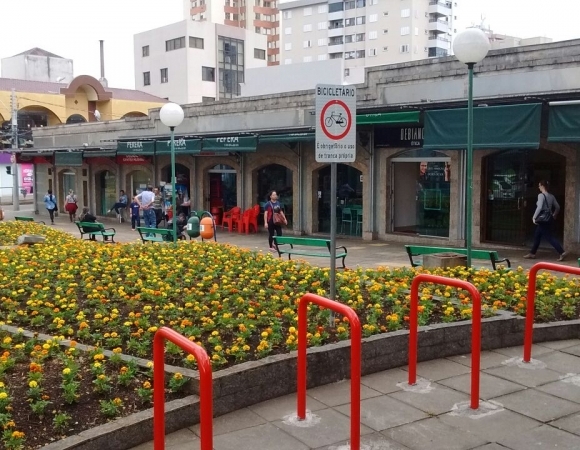 Bento Gonçalves recebe bicicletários