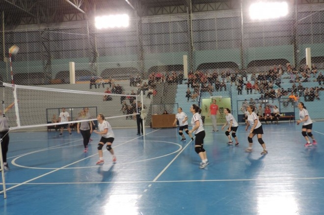 Municipal de vôleibol segue até dezembro em Garibaldi