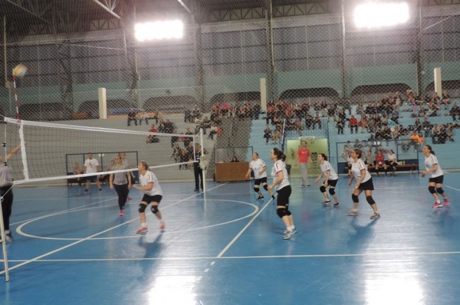 Definidos os primeiros finalistas no municipal de voleibol em Garibaldi