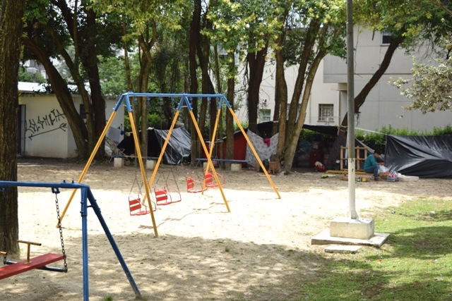 Indígenas se alojam em praça na área central de Garibaldi