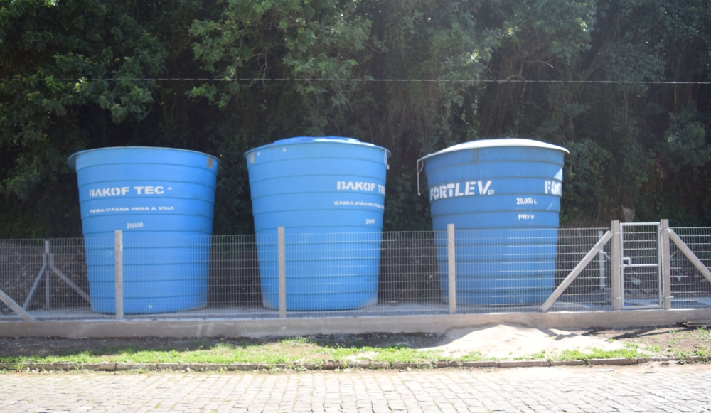 Internautas questionam caixas d’água na Estação Férrea de Garibaldi
