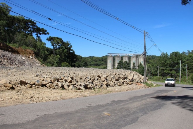 Terraplenagem concluída em local onde vai funcionar Batalhão Rodoviário