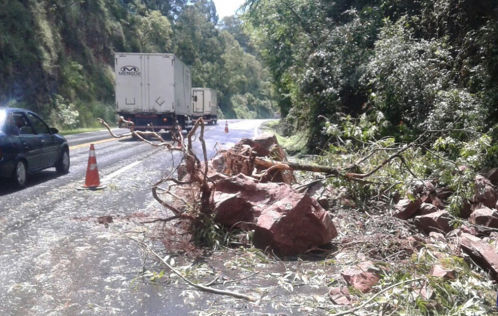 Chuva causa danos na BR 470 em Bento Gonçalves