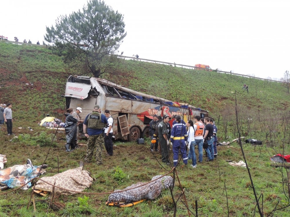 Quatro mortos e mais de 35 feridos em acidente com ônibus de Nova Prata