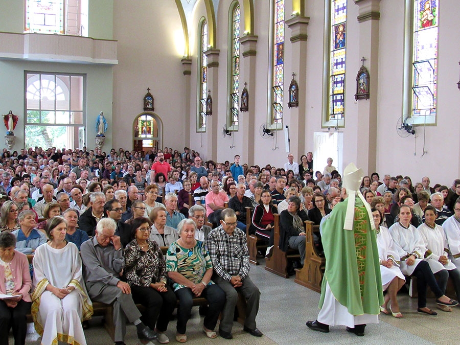 Novos Padres assumem Paróquias de Carlos Barbosa