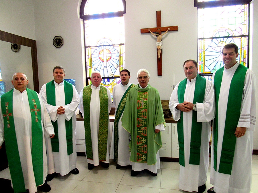 Novos Padres assumem Paróquias de Carlos Barbosa