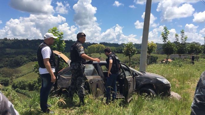 Polícia liberta refém e prende parte do bando que assaltou carro-forte