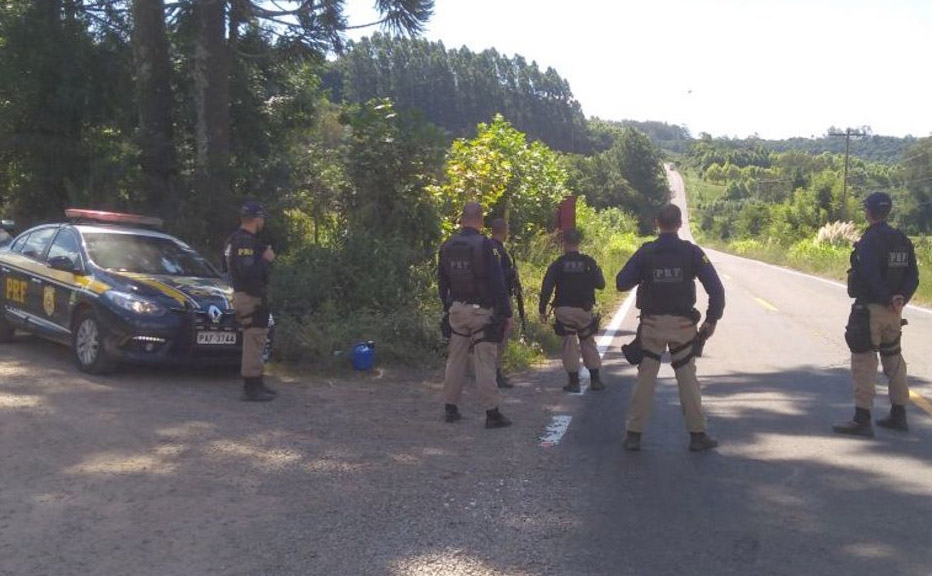 Polícia intensifica buscas ao bando que atacou carro-forte