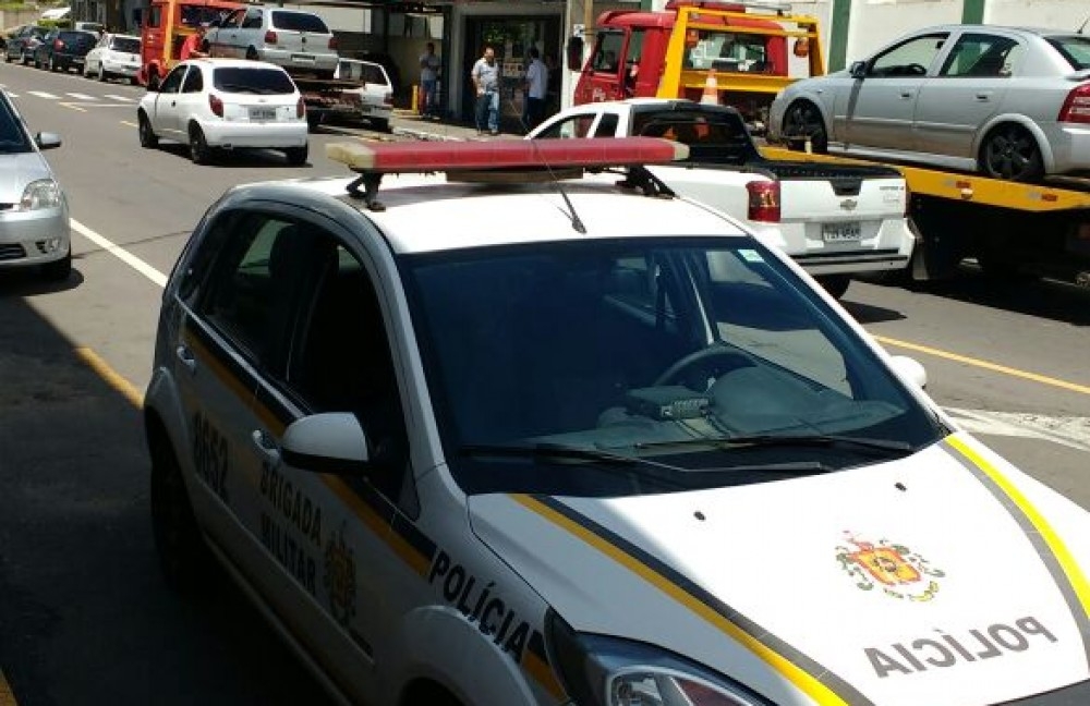 Após reunião sobre som alto, BM recolhe dois carros no Centro de Garibaldi