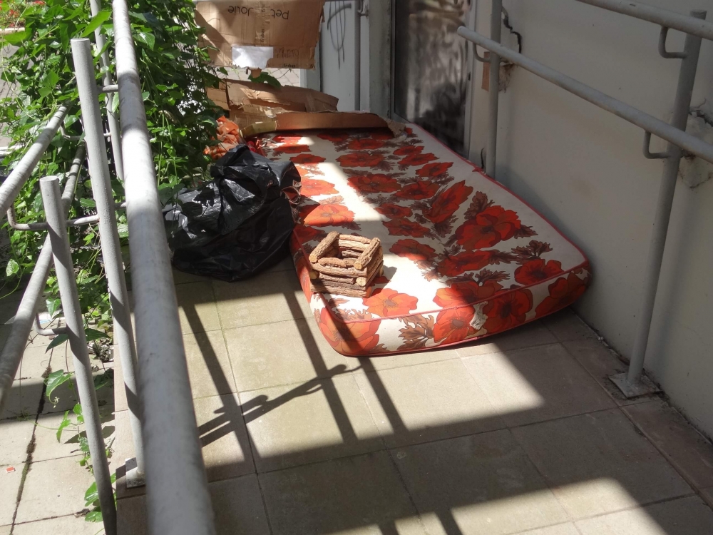 Desocupada, ex-sede do Banrisul Garibaldi vira abrigo para moradores de rua
