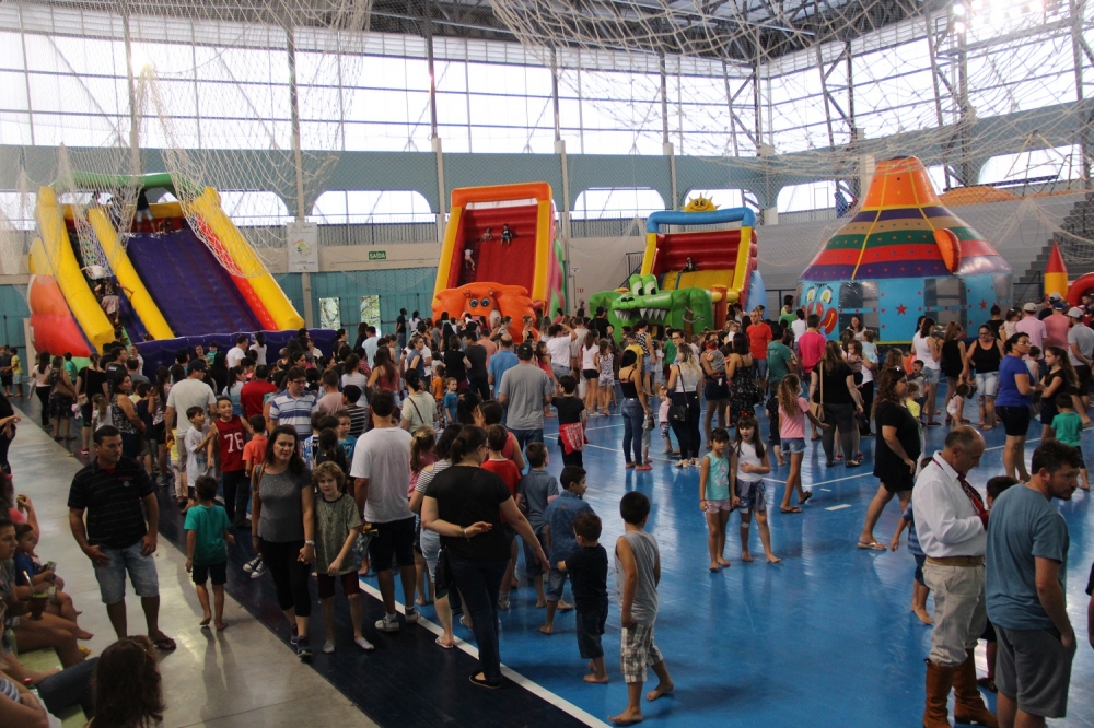 Festa da Páscoa reúne mais de mil crianças no Ginásio Municipal de Garibaldi