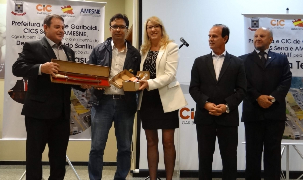 DNIT recebe homenagem pelas obras na BR 470